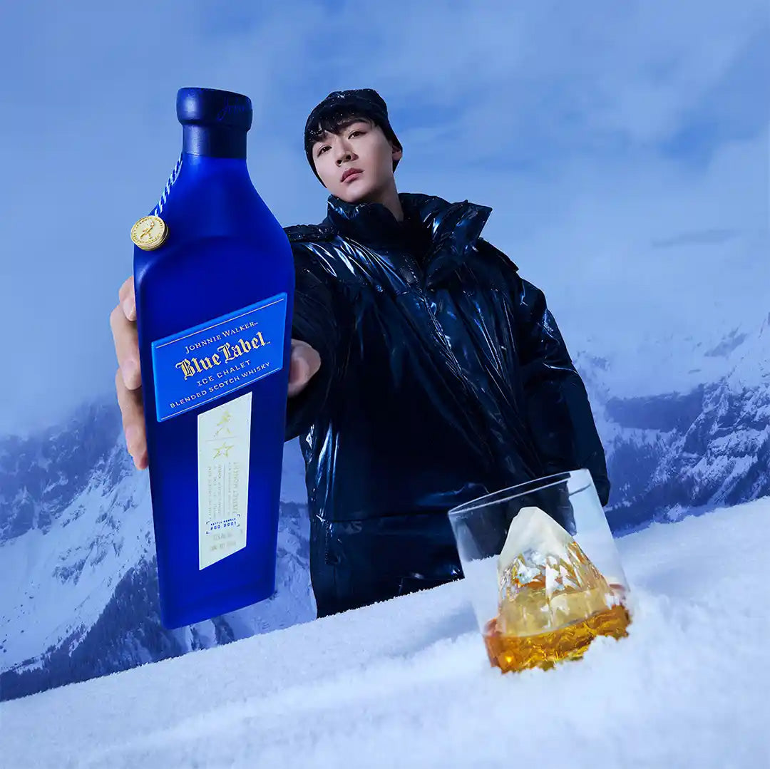 (BFCM Sale) Johnnie Walker Ice Chalet Blue Label Limited Edition with Perfect Moment Crossbody Bag Blended Scotch Whisky ABV 43% Vol 75cl / 750ml