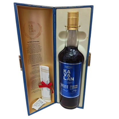 Kavalan Solist Vinho Barrique (Earlier releases) Single Cask Cask Strength (pre 2020) ABV 57.1% 70cl with Gift Box (Vintage bottle. The box is not in good condition due to age, but the whisky bottle itself is in excellent condition.)(W090325114)
