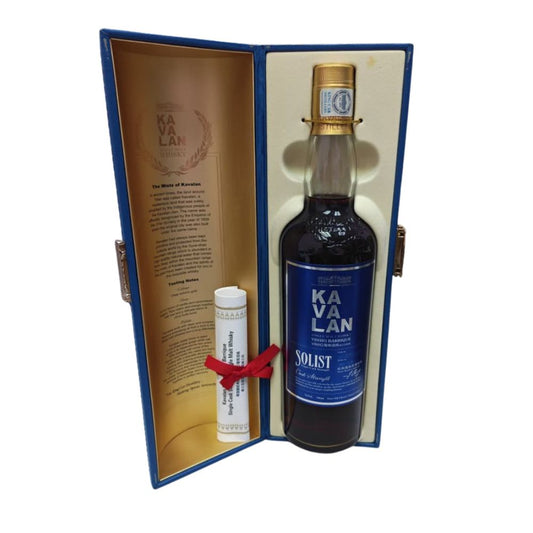 Kavalan Solist Vinho Barrique (Earlier releases) Single Cask Cask Strength (pre 2020) ABV 57.1% 70cl with Gift Box (Vintage bottle. The box is not in good condition due to age, but the whisky bottle itself is in excellent condition.) (W120727067A-186)