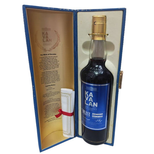 Kavalan Solist Vinho Barrique (Earlier releases) Single Cask Cask Strength (pre 2020) ABV 56.3% 70cl with Gift Box (Vintage bottle. The box is not in good condition due to age, but the whisky bottle itself is in excellent condition.)) (W091120037B))