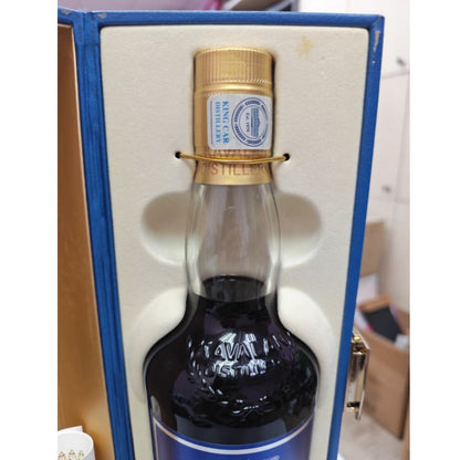 Kavalan Solist Vinho Barrique (Earlier releases) Single Cask Cask Strength (pre 2020) ABV 57.1% 70cl with Gift Box (Vintage bottle. The box is not in good condition due to age, but the whisky bottle itself is in excellent condition.) (W120727067A-186)