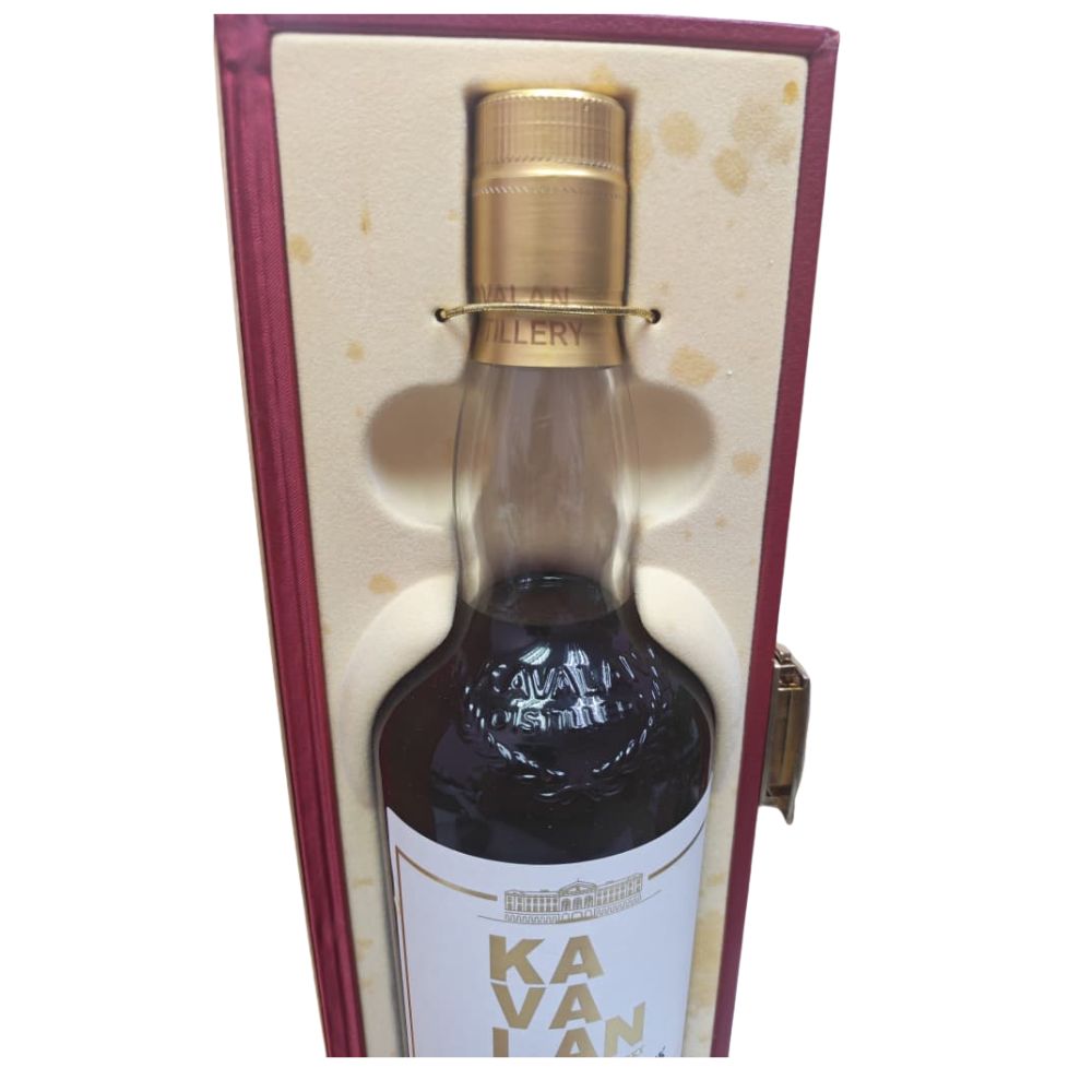 Kavalan Solist Oloroso Sherry Cask Single Cask Strength Single Malt Whisky ABV 58.6% Vol 700ml / 70cl (With Gift Box) (The bottle label is tarnished)