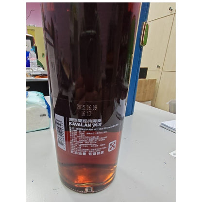 Kavalan Solist Vinho Barrique (Earlier releases) Single Cask Cask Strength (pre 2020) ABV 57.1% 70cl with Gift Box (Vintage bottle. The box is not in good condition due to age, but the whisky bottle itself is in excellent condition.)(W090325114)