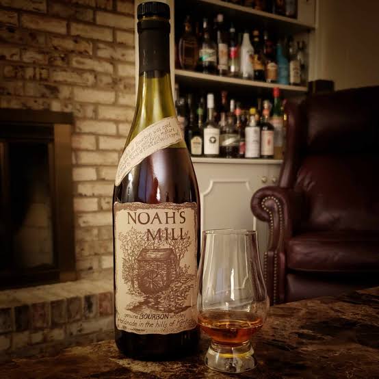 Noah's Mill Small Batch American Bourbon Whisky ABV 57.15% 700ml