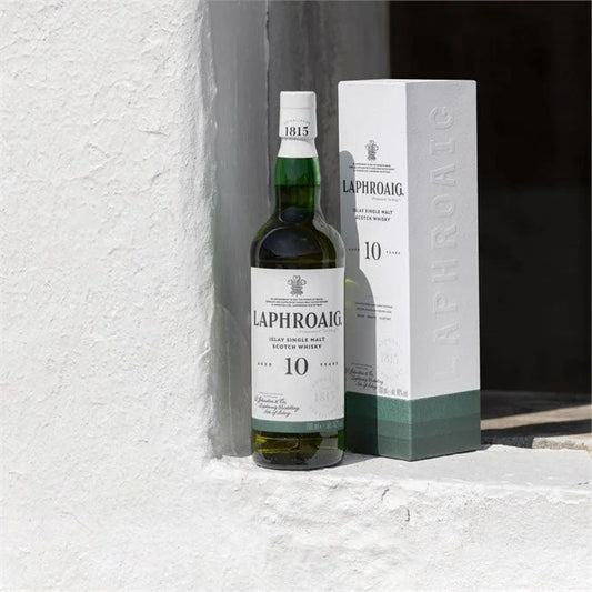 Laphroaig 10 Year Old Islay Single Malt Scotch Whisky ABV 40% Vol 70cl / 700ml (With Gift Box)