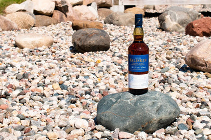 Talisker Distillers Edition Isle of Skye Single Malt Scotch Whisky ABV 45.8% Vol 70cl / 700ml (No Box. Please check with us first if you need a specific batch, Thank you)