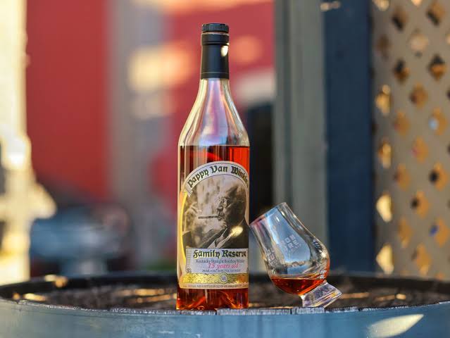 (Pre-Order 7 Days) Pappy Van Winkle Family Reserve 15 Year Old Kentucky Straight Bourbon Whiskey 53.50% ABV 750ml